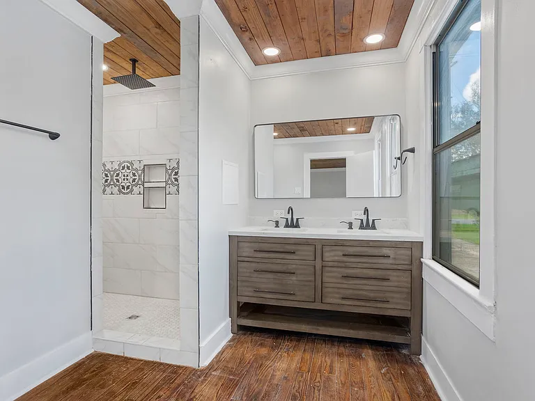 725 Davis St — Photo 8