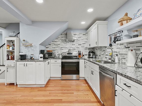 5th image of 29 Bennett Ln