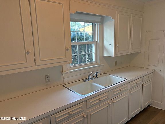5th image of 1715 S Elm St