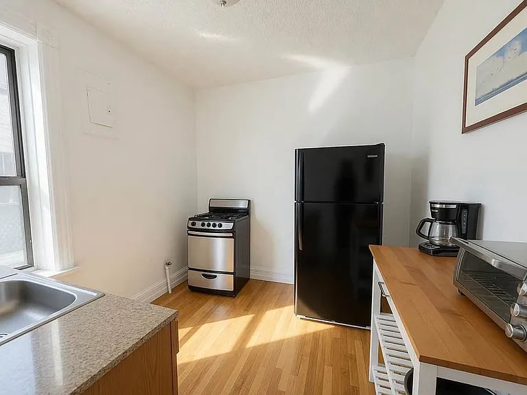1054 Bergen St #1C — Photo 5