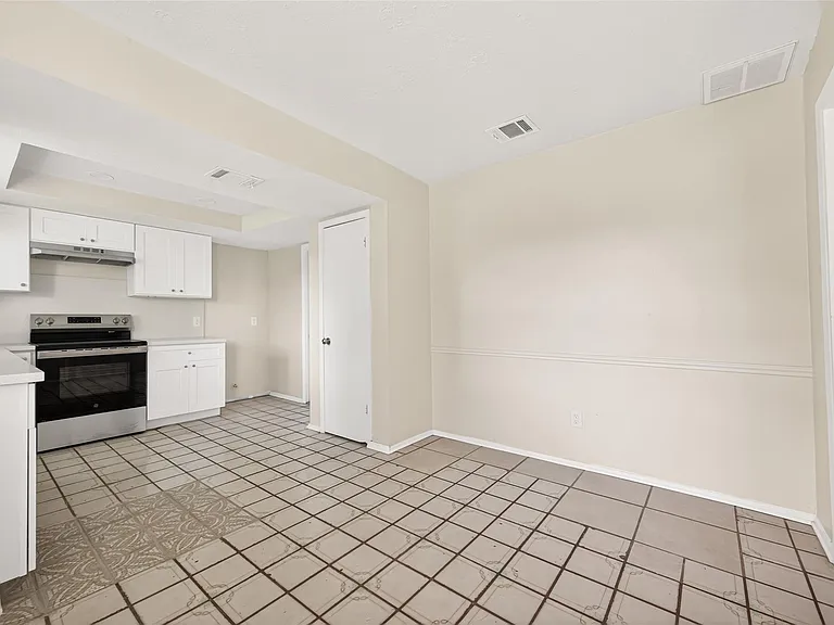 9903 Kent Towne Ln — Photo 12