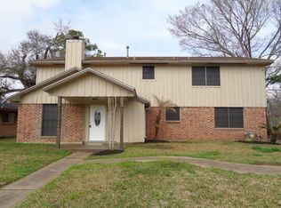 305 Ligustrum St, Lake Jackson, TX 77566