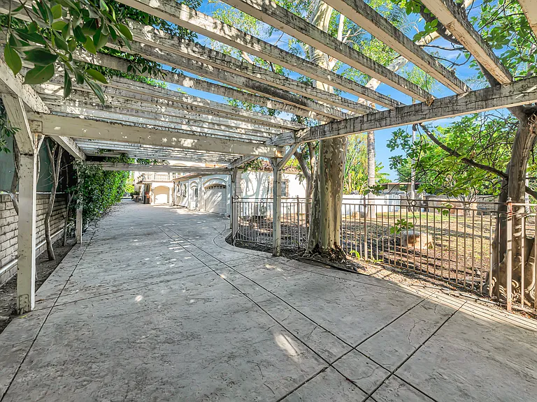 7735 Wilbur Ave — Photo 101
