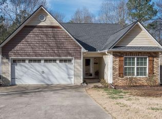 119 Greenfield Ln, Grantville, GA 30220