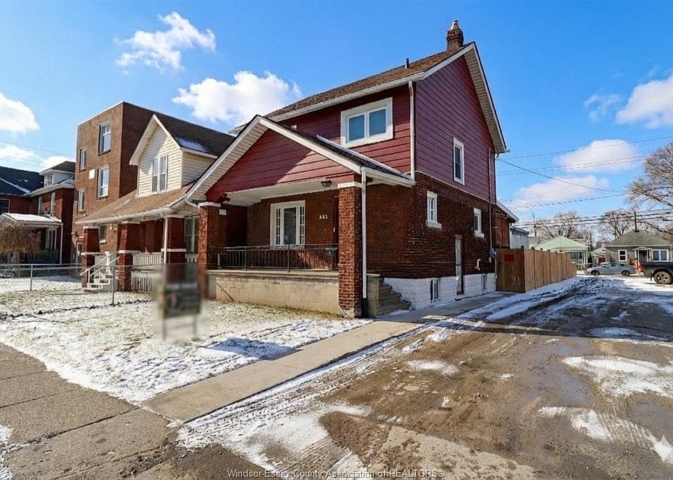 1st image of 883 Pillette Rd