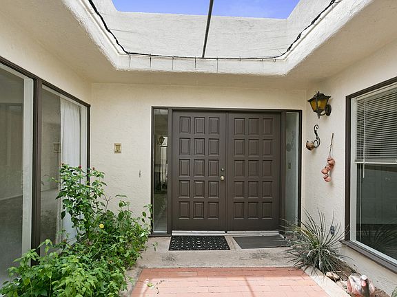 3rd image of 7568 N Palm Cir