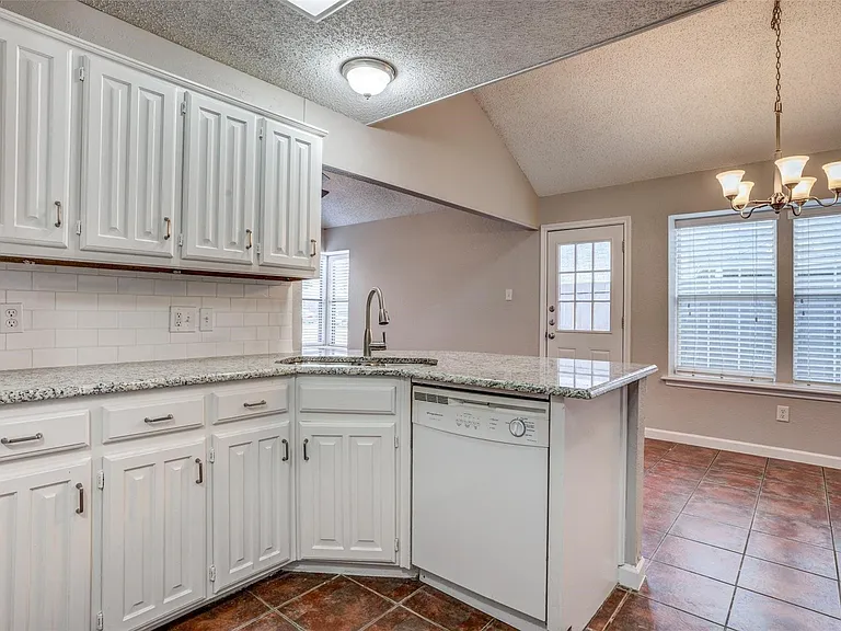2124 Artherfield Dr — Photo 7
