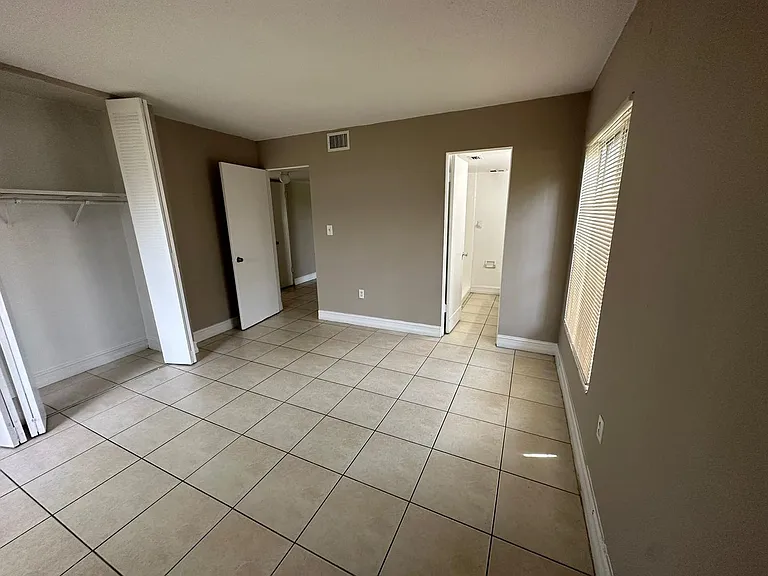 1830 Maravilla Ave #303 — Photo 13