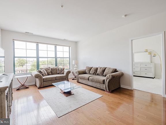 5th image of 3201 Saint Paul St Unit 412