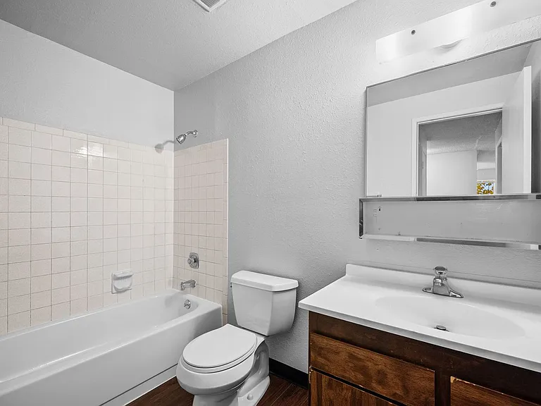 MOVE IN SPECIAL! 50% OFF SECOND MONTHS RENT - THE SHARP APARTMENTS! — Photo 25
