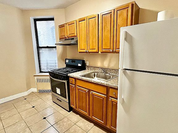 3rd image of 424 E 138th St #2A
