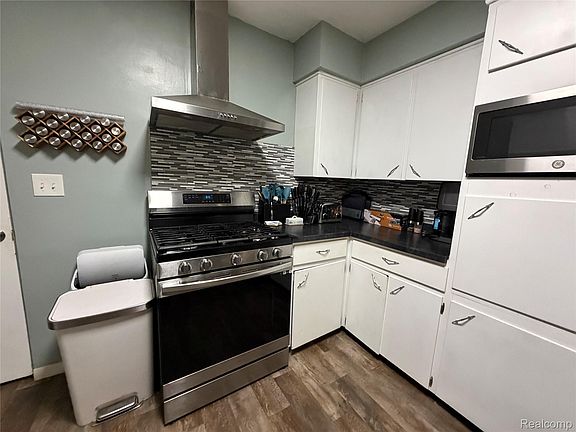 3rd image of 6644 Dorwood Rd