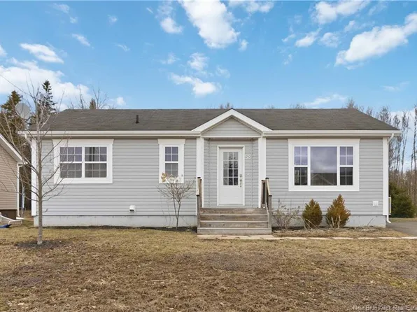 58 Wilfred St, Dieppe, NB E1A 0E4