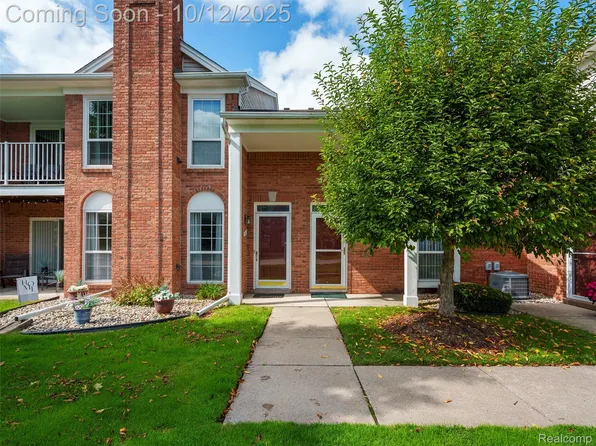 52219 Heatherstone Ave, Macomb, MI 48042