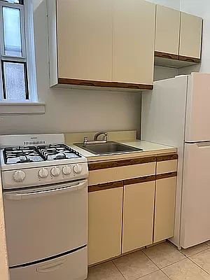 2nd image of 321 E 89th St APT 5C