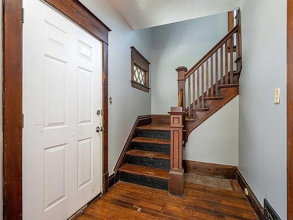 3rd image of 252 W 29th St