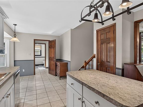 4th image of 828 Woodrow Ct