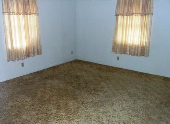 5th image of 1805 Eisenhower Dr