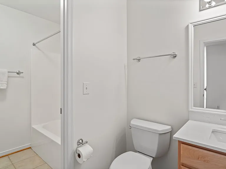 4990 Lake Tree Ln — Photo 36