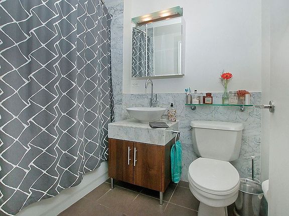 4th image of 1 Wall Street Ct #Penthouse 04