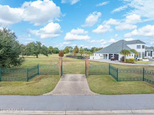 406 Le Triomphe Pkwy, Broussard, LA 70518