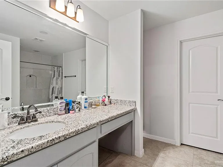 2307 N 26th Dr — Photo 15