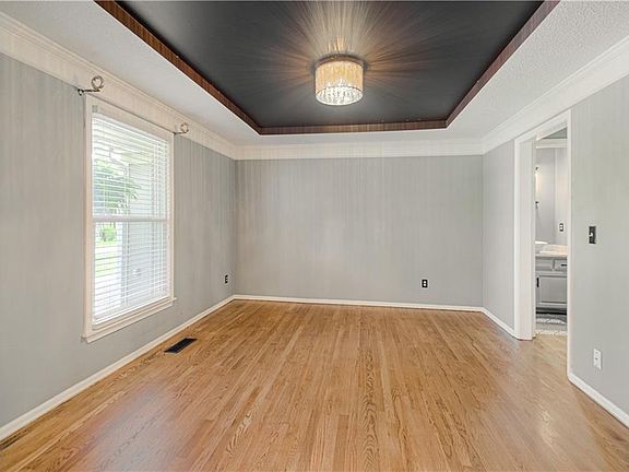 5th image of 8533 Hall St