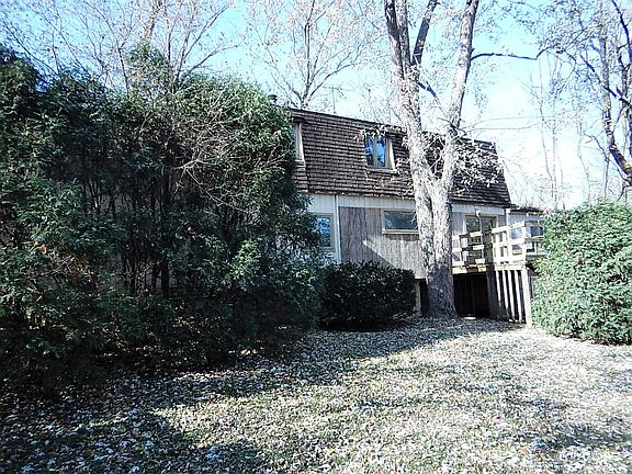 2nd image of 99 Graymoor Ln