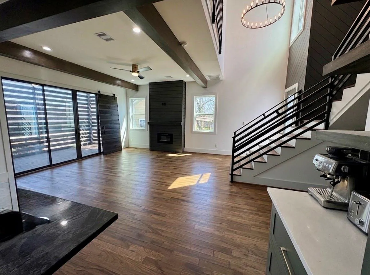 3 bed, 3.5 bath, 2250 sqft, $3,500 — Photo 3