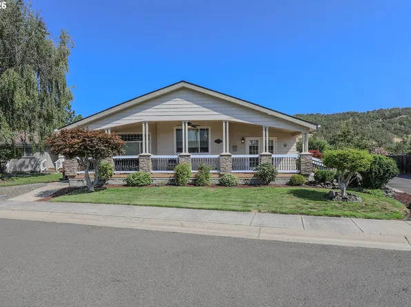 136 Jacob Hale Way, Roseburg, OR 97471