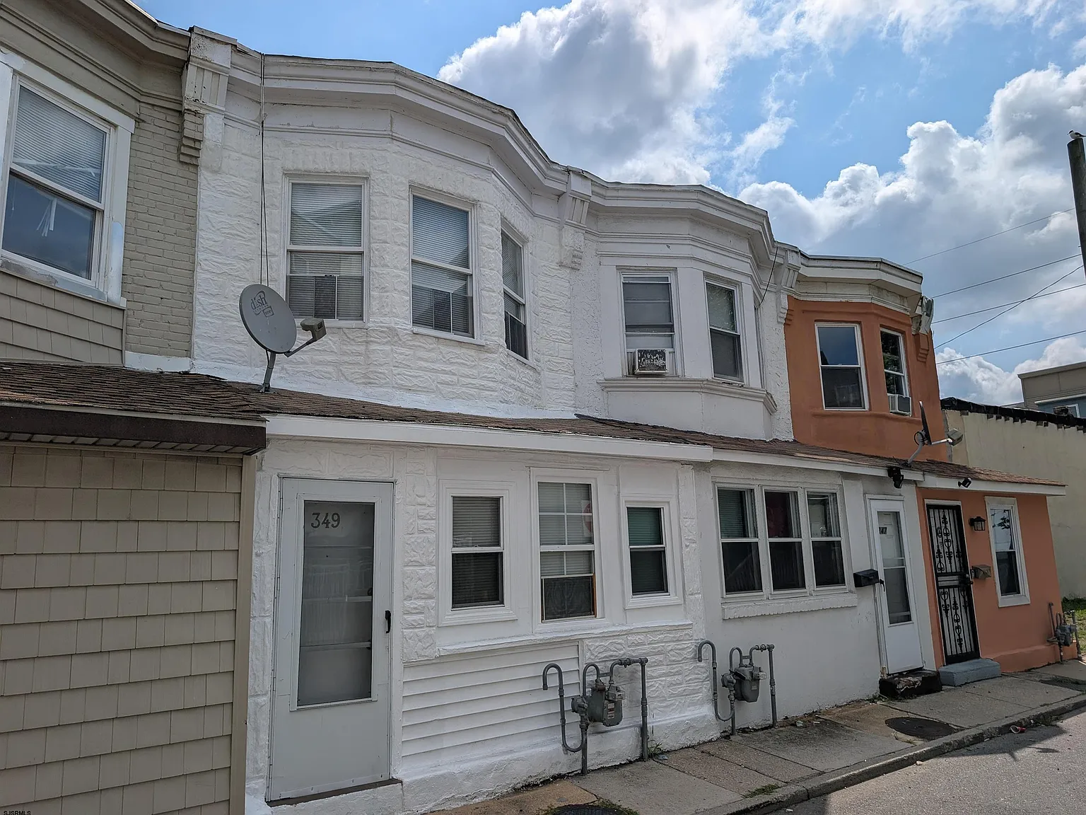 3 bed, 1.0 bath, $2,175 — Photo 1