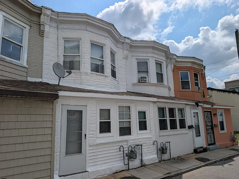 349 N Ocean Ave — Photo 1