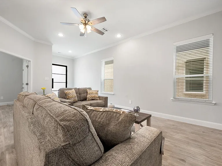 2355 Spring Park Blvd — Photo 9