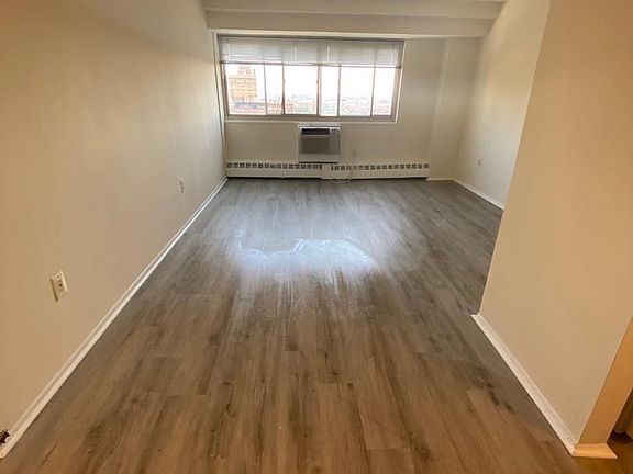 4th image of 2101 Chestnut St #17-1813
