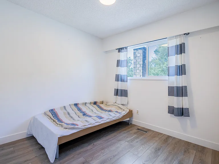11234 Kingcome Ave — Photo 6