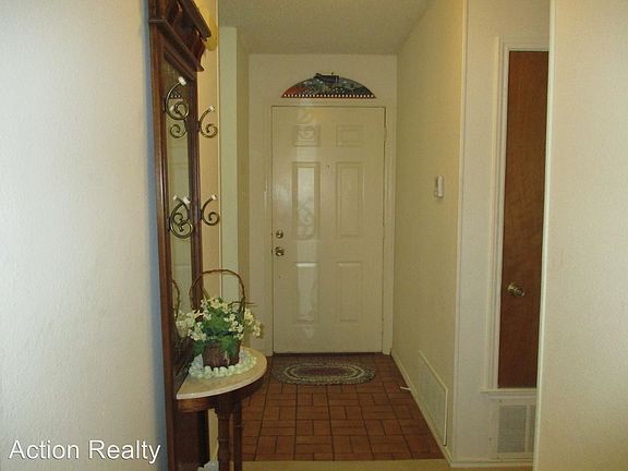 3rd image of 521 Frostwood Dr