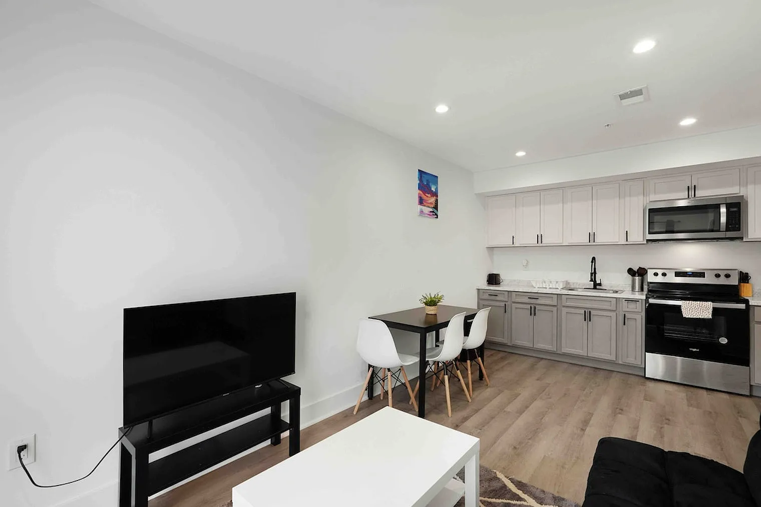 1 bed, 1.0 bath, $3,424 — Photo 2