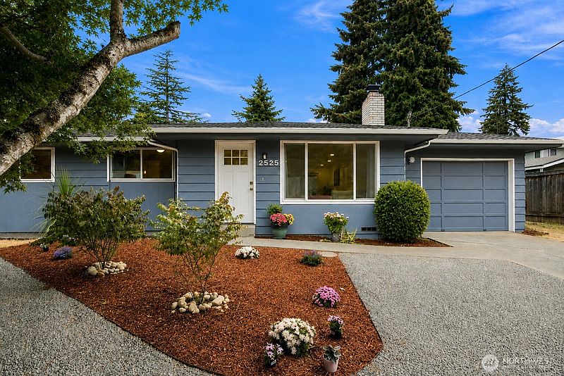 2nd image of 2525 Edmonds Avenue NE