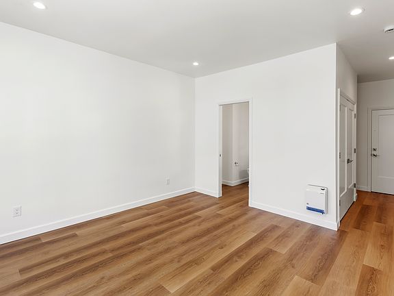 4th image of 1451 Larkin St APT 8