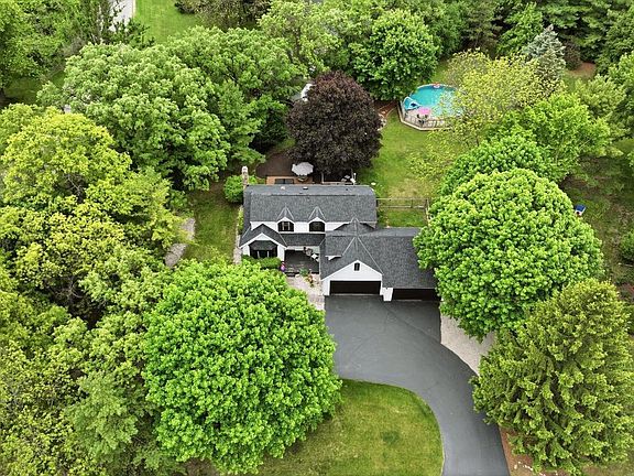 5th image of 423 Bron Derw COURT