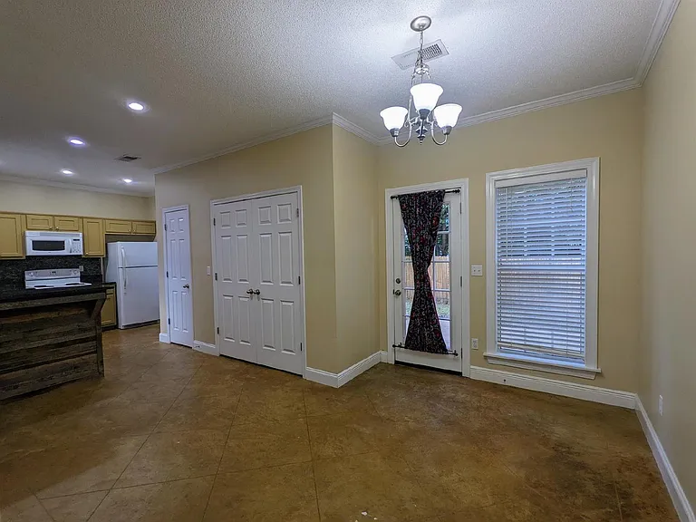 137 Greystone Blvd — Photo 13