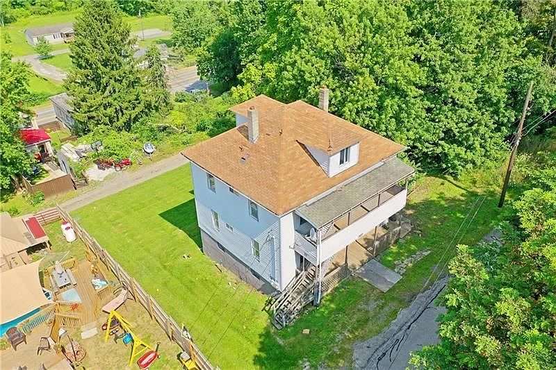 27 1st St photo 1