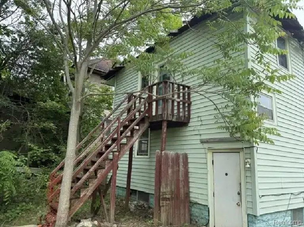 Apartment in Flint, Genesee - View 2
