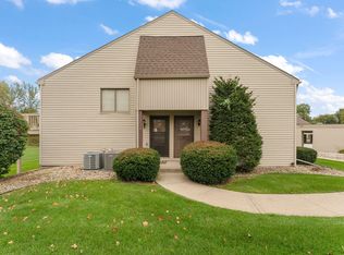 953 Millpond Rd, Valparaiso, IN 46385