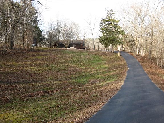4th image of 549 Cliffside Dr #1