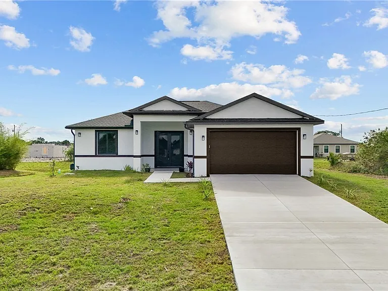 8033 Oakleaf Cir — Photo 1
