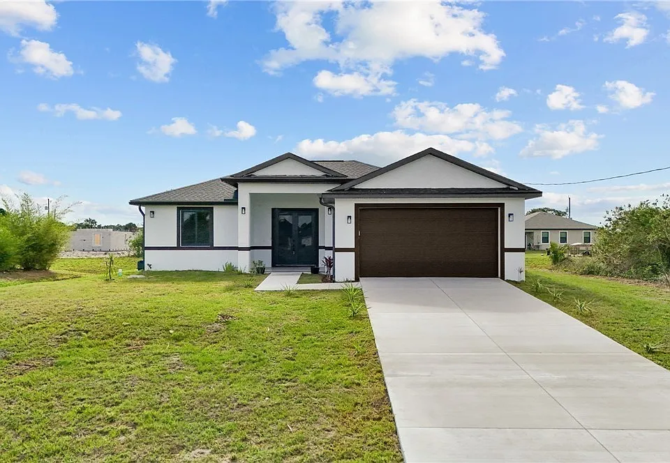 8033 Oakleaf Cir