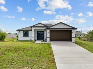 8033 Oakleaf Cir, Labelle, FL 33935