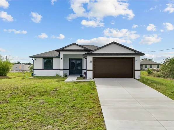 8033 Oakleaf Cir, Labelle, FL 33935