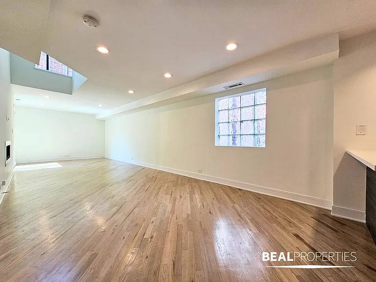 954 W Grace St — Photo 16
